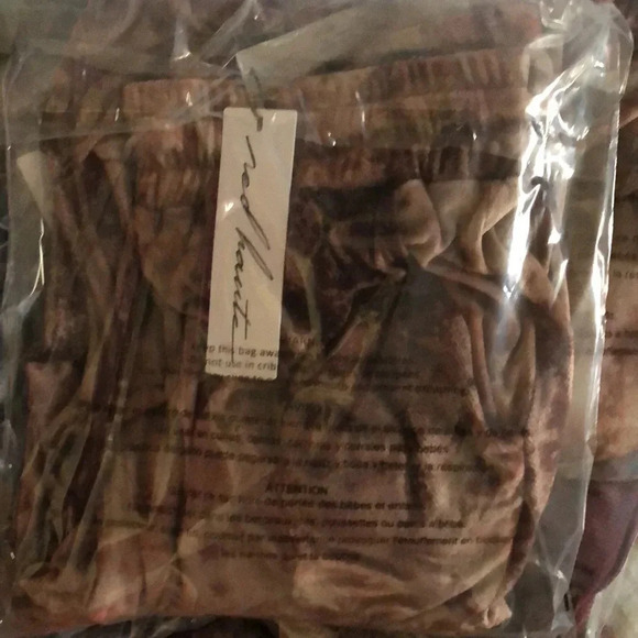 NWT Red Haute Velour Basic Joggers Small - Picture 7 of 8